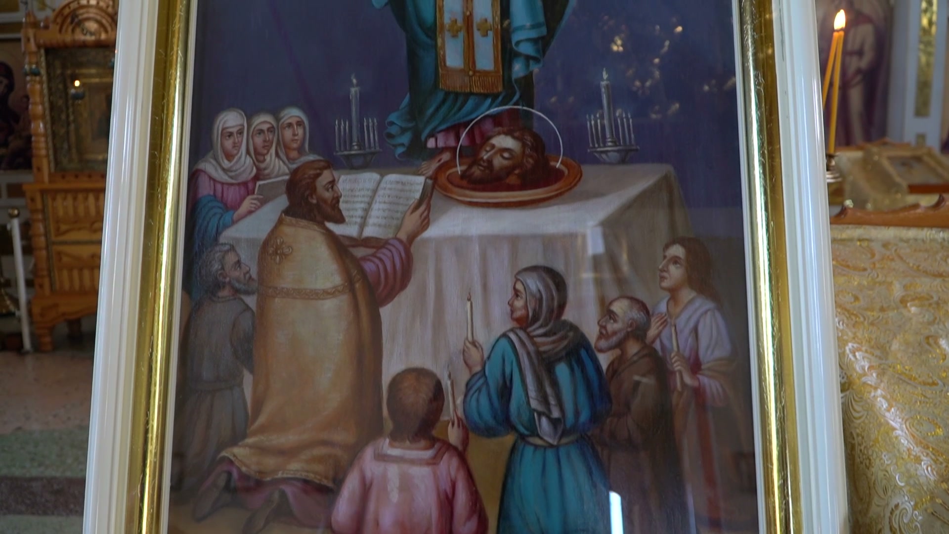 Фрагмент храмовой иконы с людьми у престола