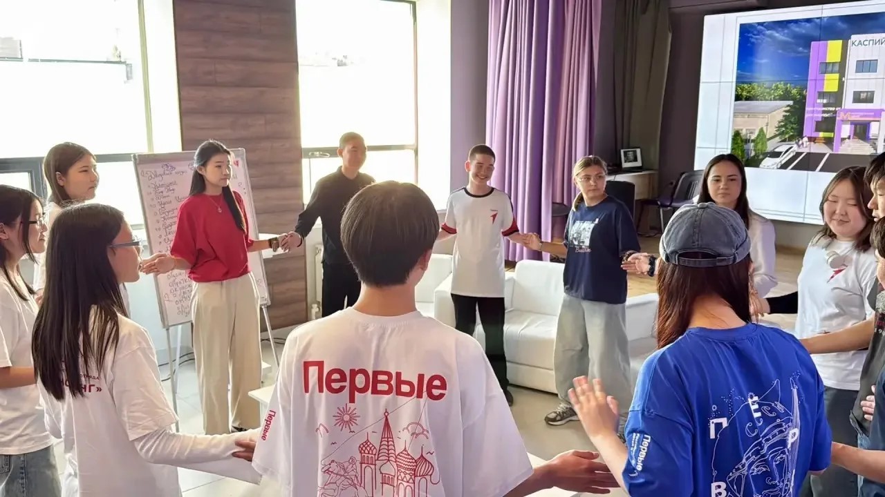 Волонтёры «Движения Первых» на занятии по командной работе.